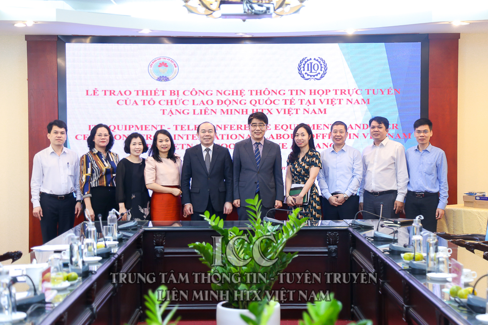 ILO Việt Nam trao tặng thiết bị CNTT họp trực tuyến cho Liên minh HTX Việt Nam